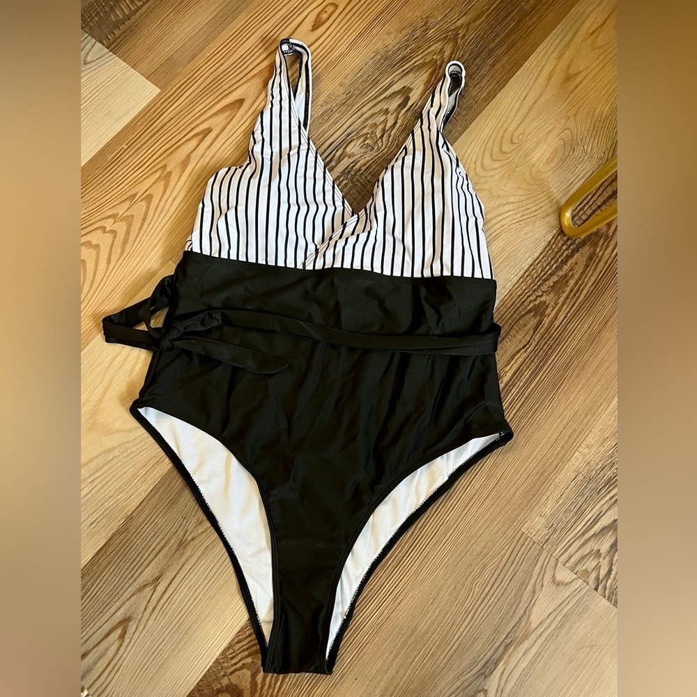 Black and White Striped V-Neck One Piece Swimsuit with Optional Belted Waist 2XL